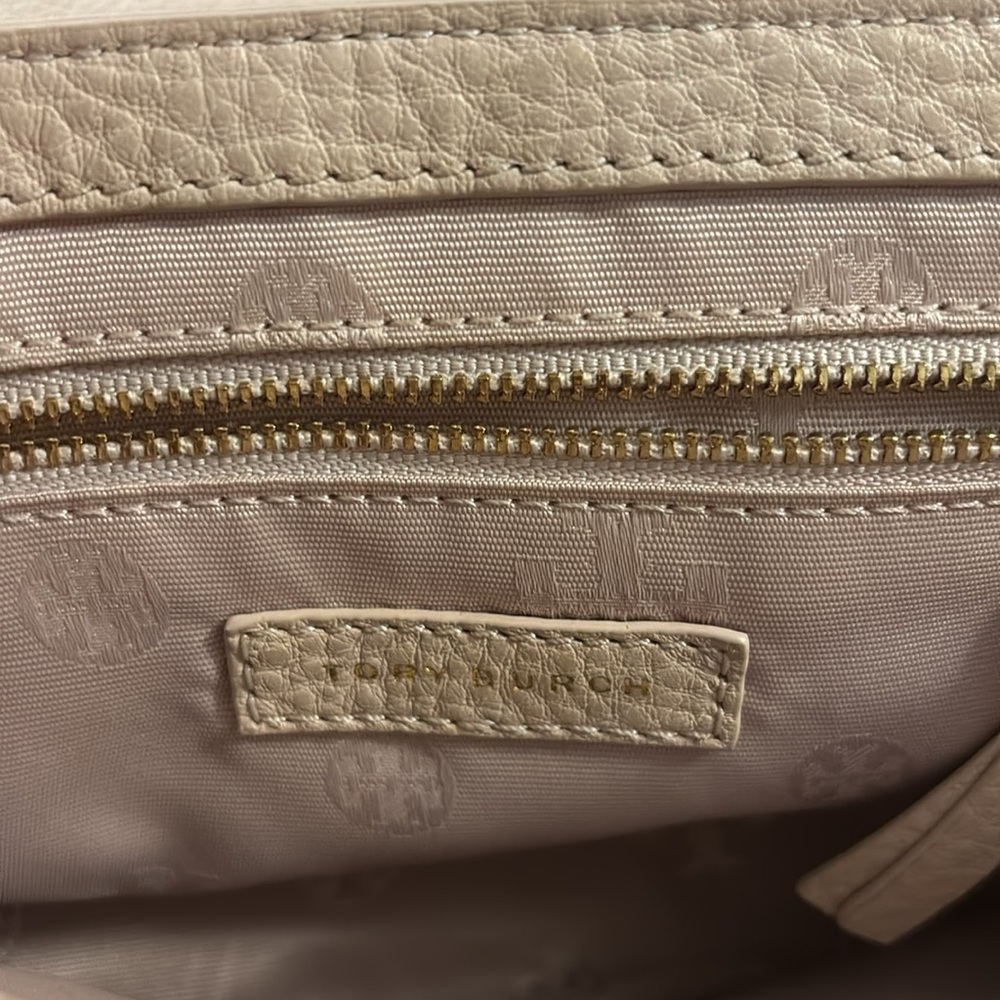 Tory Burch light pink pebbled leather crossbody bag - Picture 5 of 6